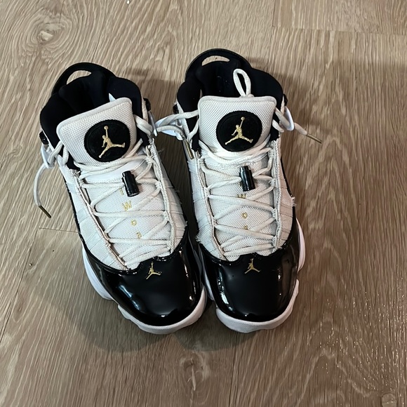 Jordan rings gold,white and black